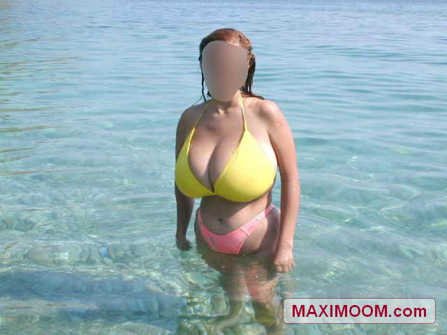 Fuckable Chick With Enormous Boobs Chilling In The Sea